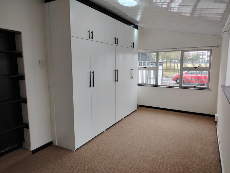 To Let 1 Bedroom Property for Rent in Goodwood Estate Western Cape